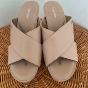 Calvin Klein tan Jacolyn wedge sandals size 10